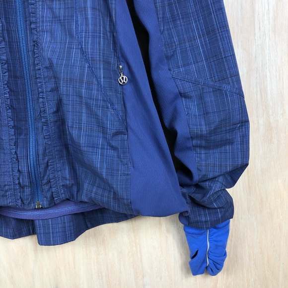 (SOLD) Lululemon Ahead of the Curve Jacket Size 6 - Picture 4 of 13